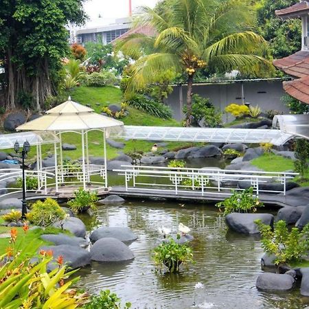 Hotel Merdeka Kediri Кедири Экстерьер фото