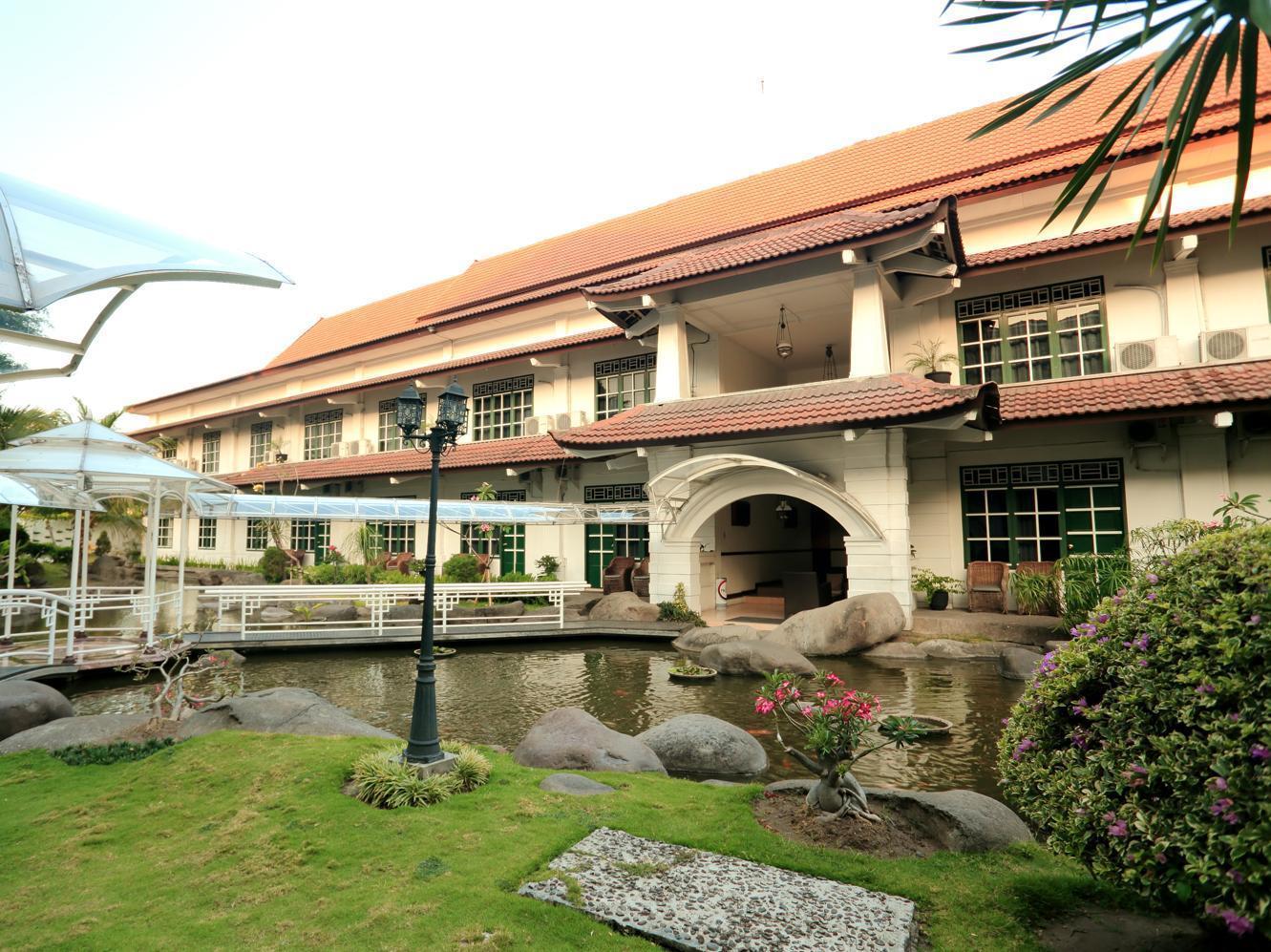 Hotel Merdeka Kediri Кедири Экстерьер фото
