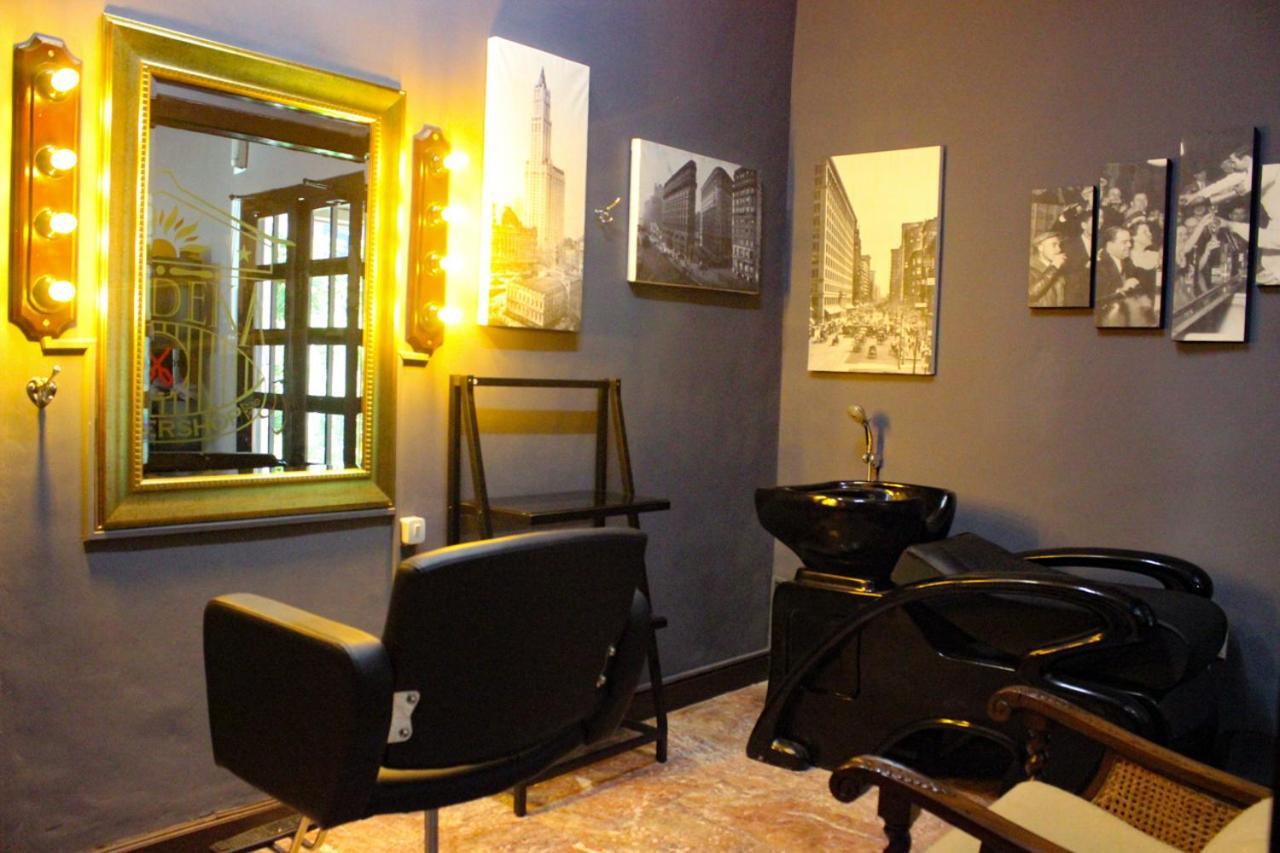 Hotel Merdeka Kediri Кедири Экстерьер фото