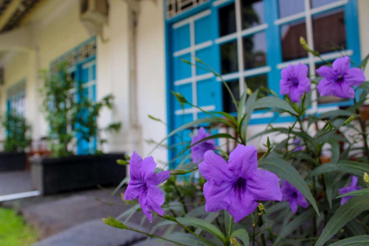 Hotel Merdeka Kediri Кедири Экстерьер фото