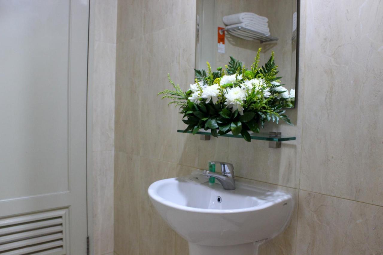 Hotel Merdeka Kediri Кедири Экстерьер фото